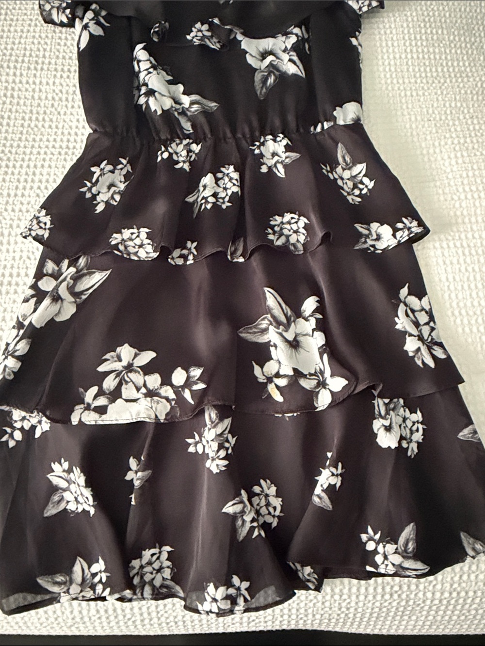 White House Black Market Black & White Floral Ruffle Tier Dress - Picture 4 of 4
